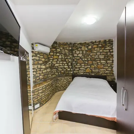 Ajka 3*